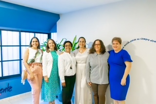 De izquierda a derecha, Perla Navarro, Christian Ortiz, Ivelisse Germán, Carmen Virginia Rodríguez, Patricia Liranzo y Lucy Peña.