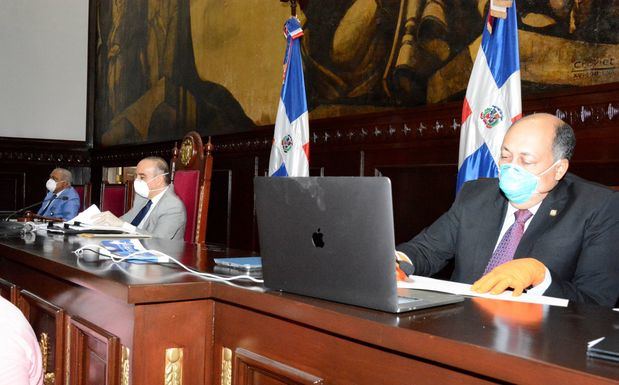 La resolución fue aprobada a unanimidad por los 22 senadores presentes en la sesión.