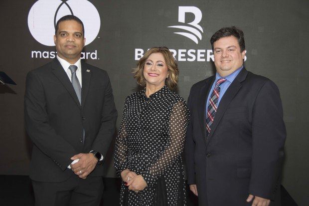 Presentan nueva tarjeta Mastercard Black Banreservas 