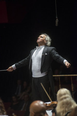 Maestro José Antonio Molina. 
