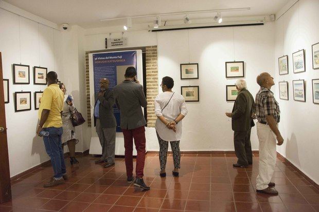 Parte del público que observa la muestra cultural de Japón y República Dominicana en el Centro Cultural Banreservas. 