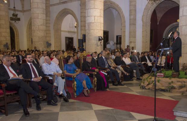 El tenor Juan Cuevas, artista invitado, durante su intervención en el Concierto de La Natividad del Señor. 