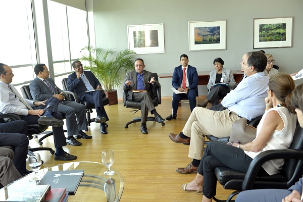 Ángel Estévez en reunión con empresarios