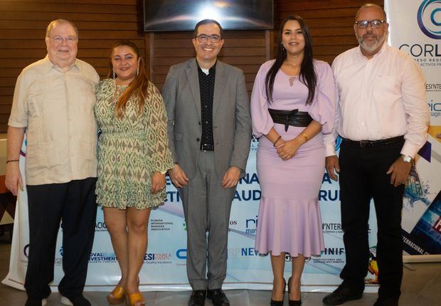 Marcos Kerbel, Dicla López, Andrés Castro, Francisca Rodríguez y Gustavo de los Santos Coll.