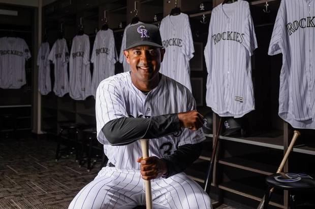 Tony Díaz, fue entrenador de primera base de los Rockies de Colorado.