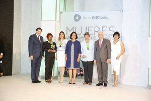 Banco BHD León entrega Premio Mujeres que Cambian el Mundo 