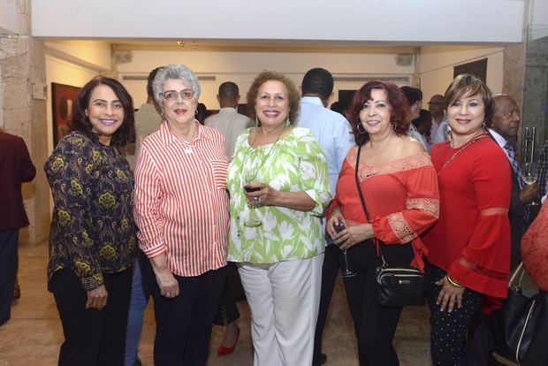Inauguran exposición en tributo a la artista plástica Soucy de Pellerano