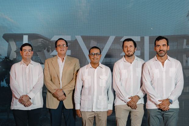 A. Rodrigo Medicis (Infradom), Alejandro Acebal (Arquitecto), Héctor Baltazar (VP Operaciones y Desarrollo Cap Cana), Joan Trilla y Javier Donoso.