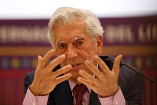 El escritor peruano, Mario Vargas Llosa. 