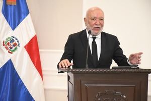 Senado de la República reconoce al comunicador Jochy Santos por sus 50 años de trayectoria