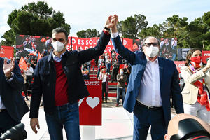 Madrid echa el cierre a una campaña ideológica con dos bloques enfrentados