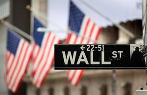 Wall Street cierra con ganancias y el S&amp;P 500 alcanza su máximo histórico