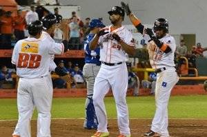 Gigantes, Estrellas y Leones de nuevo en triple empate en la cima del b&#233;isbol