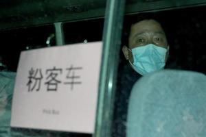 China eleva a 563 los muertos entre los 28.018 infectados de coronavirus