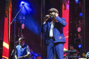 El músico y cantante dominicano Juan Luis Guerra durante su actuación el pasado verano en la localidad gaditana de Chiclana de la Frontera, incluido en el Concert Music Festival.