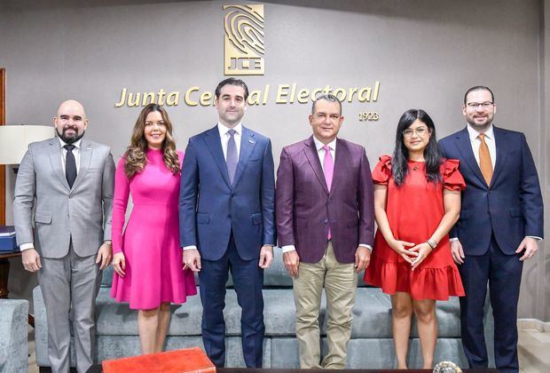 ANJE recibe apoyo de la JCE para los debates electorales 2024.