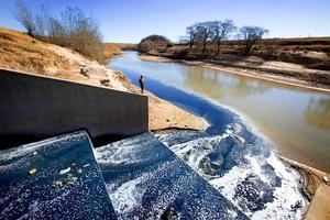 La moda rápida tiñe de contaminación los rí­os de África, alerta un estudio