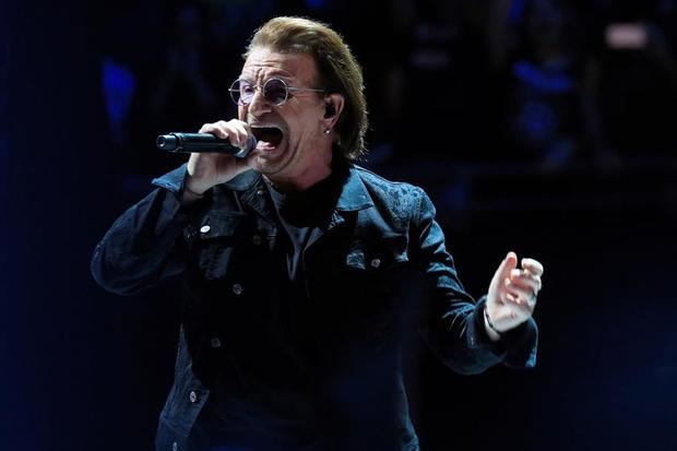 El cantante de la banda irlandesa U2, Bono.