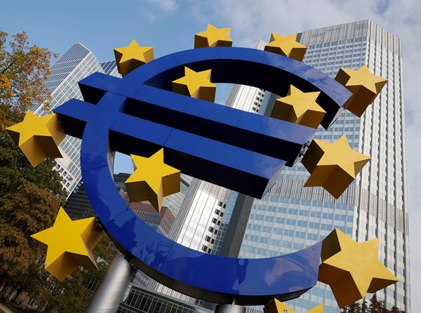 Imagen de archivo del símbolo del euro. 