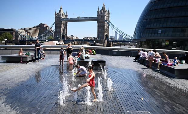 Médicos británicos piden mantener las mascarillas tras el desconfinamiento.