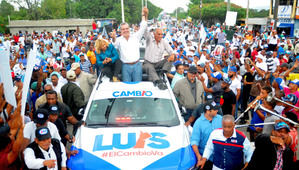 Abinader encabeza multitudinaria caravana en San Juan de la Maguana