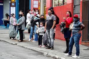 Brasil reduce muertes y casos diarios en medio de la polémica por datos omitidos