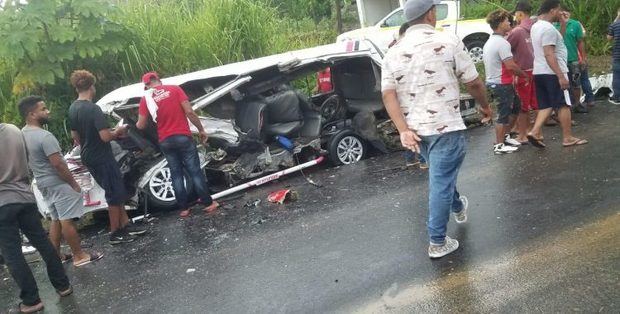 Al menos dos muertos y 16 heridos en choque de patana y minibús en noroeste.