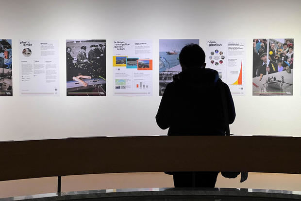 En la imagen, exposición sobre microplásticos en el lago Leman.