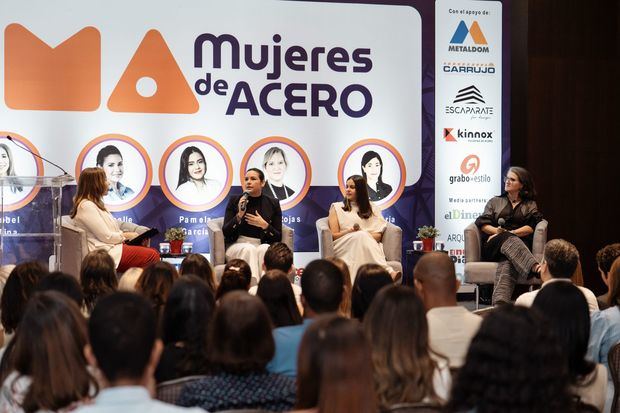 El panel reunió a destacadas profesionales y empresarias como Marcelle Martínez Bonetti, CEO de Grupo Milomar; Pamela García, CEO de STRUKTURELAB; e Ileana Rojas González, de Metaldom.