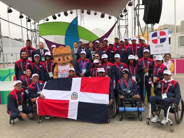 Representación dominicana  que desfiló en la ceremonia de inauguración de los Juegos Parapanamericanos llevada a cabo la noche de este viernes en el estadio Nacional.