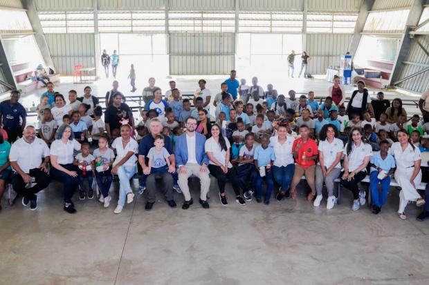Banesco reafirma su compromiso con la niñez a través de donaciones y actividades recreativas