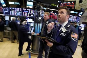 Wall Street cierra con pérdidas, pendiente del dato de inflación