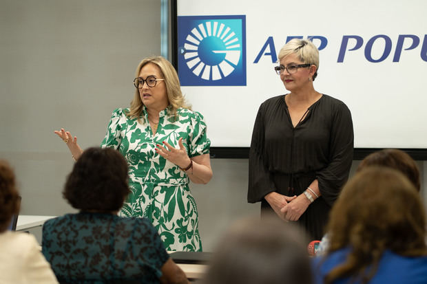Fundación Manos Arrugadas y AFP Popular clausuran curso de computación para adultos mayores