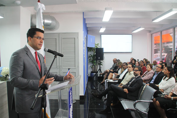 Inauguración con el alcalde David Collado