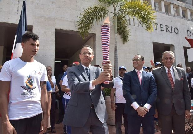 Encienden la antorcha de los IX Juegos Escolares Deportivos Nacionales Monte Plata 2019.