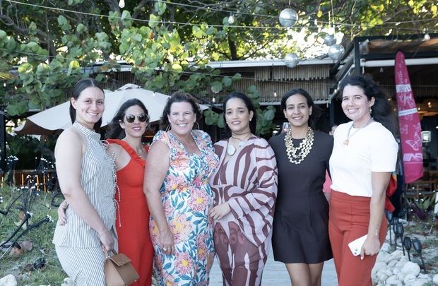 Adris Cid, Rebeca Sanchez, Michelle Bourdeau, Carola Morillo, Raysa Perrone y Adriana Badia