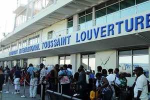 Un incendio obliga a cerrar las operaciones del principal aeropuerto de Haití