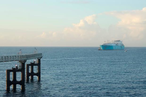 AES lanza nueva solución de “Gas Natural Verde”; llega el primer cargamento con emisiones de carbono neutral a El Caribe.