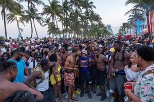 Miami Beach, en alerta ante un nuevo fin de semana de multitudes