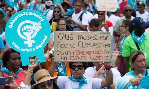 Miles de dominicanos se manifiestan para despenalizar aborto en tres causales