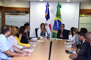 Brasil y RD evalúan banco de leche materna y otros proyectos