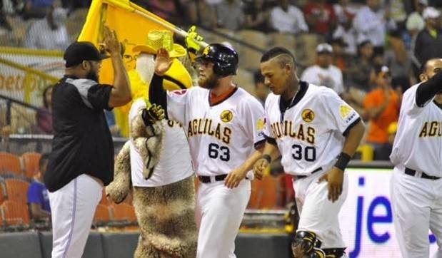 Aguilas vencen Gigantes.