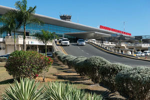 Muere belga al ser arrastrado por un vehículo en aeropuerto de Las Américas