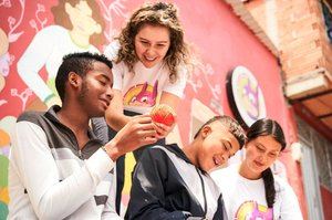 Airbnb otorga donativos a Save the Children y Fundación Tropicalia a través de su Fondo Comunitario