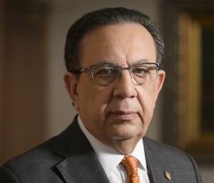 Gobernador del Banco Central, Héctor Valdez Albizu.