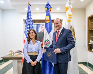 Alcalde Ulises Rodríguez recibe visita de la embajadora de Estados Unidos Leah Campos