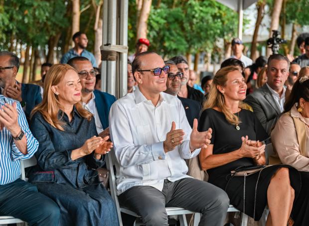 La Alcaldía y la Embajada de Alemania unen fuerzas para instalar un símbolo de colaboración cultural en Santiago