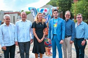 La Alcaldía y la Embajada de Alemania unen fuerzas para instalar un símbolo de colaboración cultural en Santiago