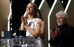 Cannes inaugura su primera alfombra roja con Almodóvar y Marion Cotillard