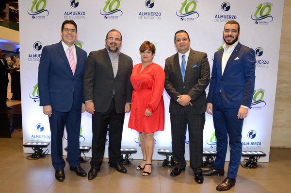 José Luis Ravelo, Claudio Hirujo, Erika Valenzuela, Rafael Fernández y Eriden Estrella.